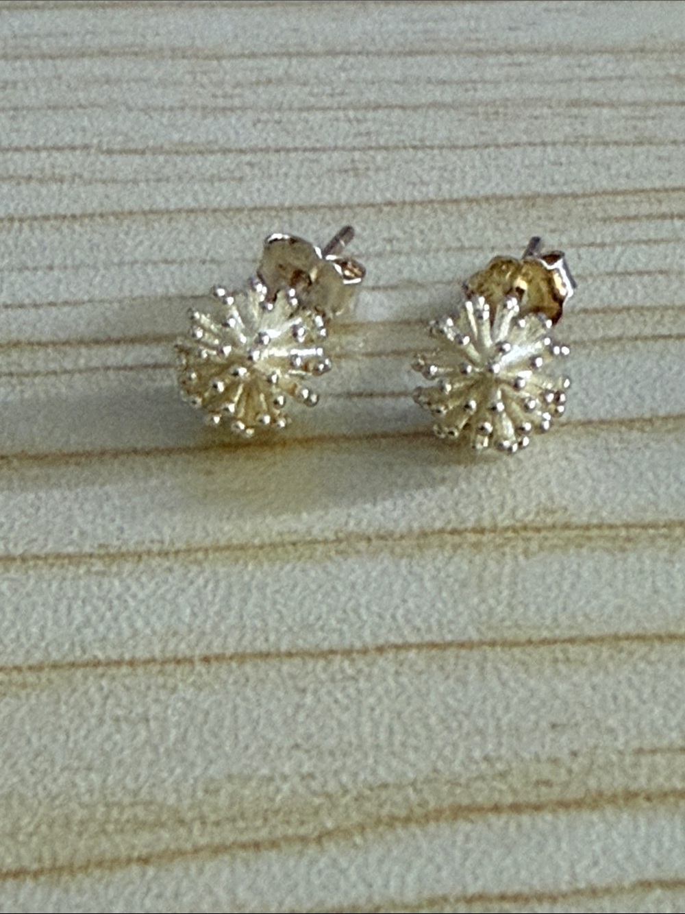 Delicate Floral Burst Stud Earrings - Silver sterling 925